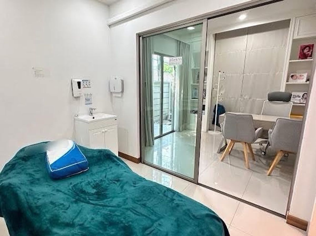 For RentRetail SpaceYothinpattana,CDC : Rent a house, do business, office clinic, spine, office, office, showroom Business emphasizes the storefront And guidelines Along the Ram Inthra Bangkok Express Road, 8 parking spaces