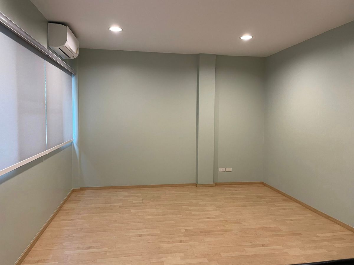 For RentTownhomePattanakan, Srinakarin : P-2754 Urgent rent! Townhome NOBLE Cube Development is ready.