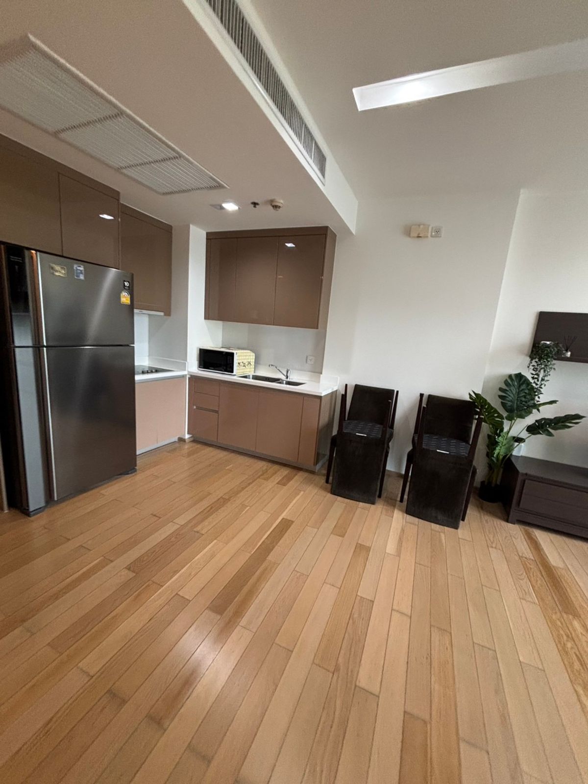 ขายคอนโดสุขุมวิท อโศก ทองหล่อ : 69sqm Fire Sale, Spacious Siri at Sukhumvit 2 bedrooms