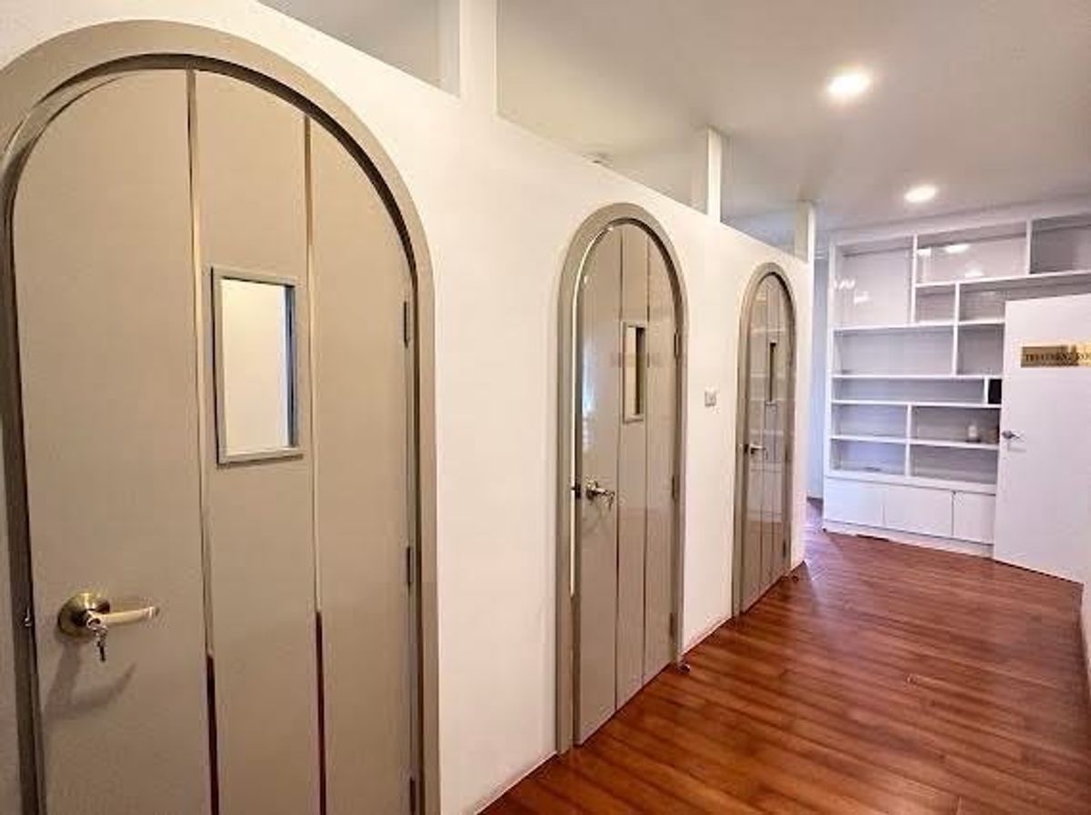 For RentRetail SpaceYothinpattana,CDC : Rent a house, do business, office clinic, spine, office, office, showroom Business emphasizes the storefront And guidelines Along the Ram Inthra Bangkok Express Road, 8 parking spaces