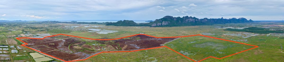 ขายที่ดินหัวหิน ประจวบคีรีขันธ์ : ขายที่ดิน 2023ไร่ ที่ดินตั้งอยู่ในเขต ต.ศิลาลอย อ.ปราณบุรี จ.ประจวบคีรีขันธ์ (บ้านหนองคาง) ห่างจากถนนเพชรเกษม กม. 268 ระยะทาง 3 กม.