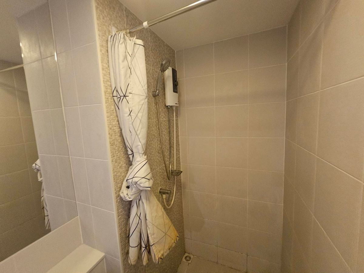 For RentCondoOnnut, Udomsuk : Beautiful swimming pool view, corner room, 2 bedrooms, 1 bathroom, The Tree Onnut Station