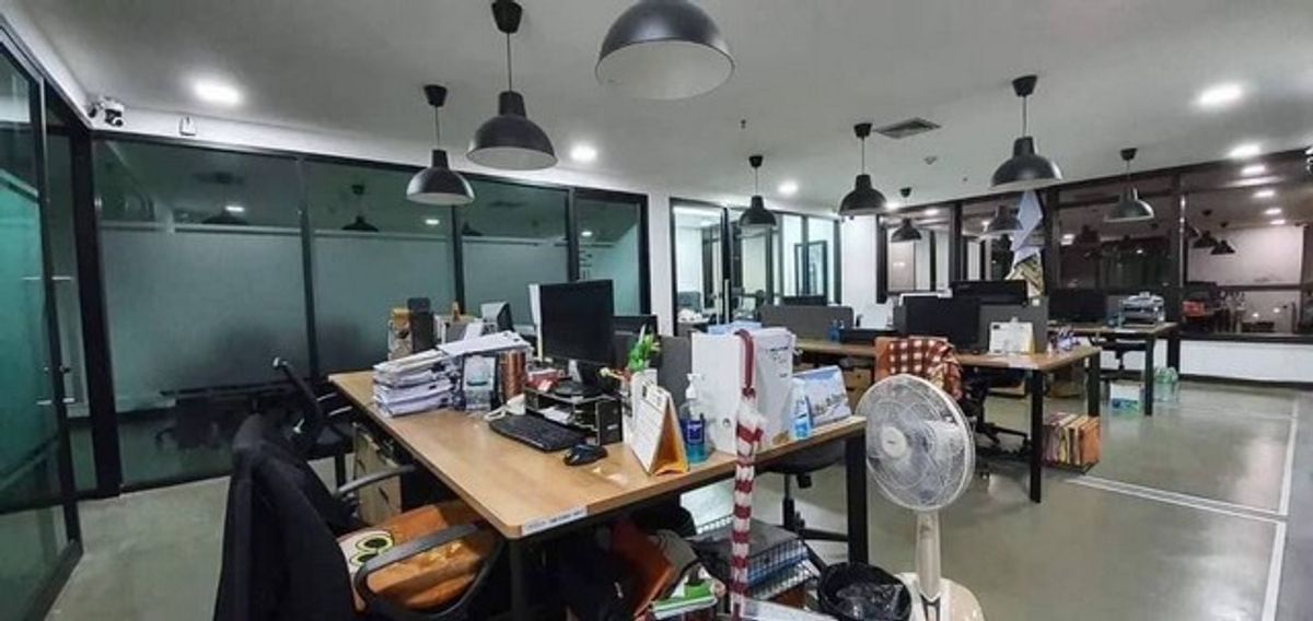 For SaleCondoSathorn, Narathiwat : Urgent sale, condo, corner room, ITF Silom Palace, size 147 sqm. Improve an office office near BTS Chong Nonsi only 200 meters.
