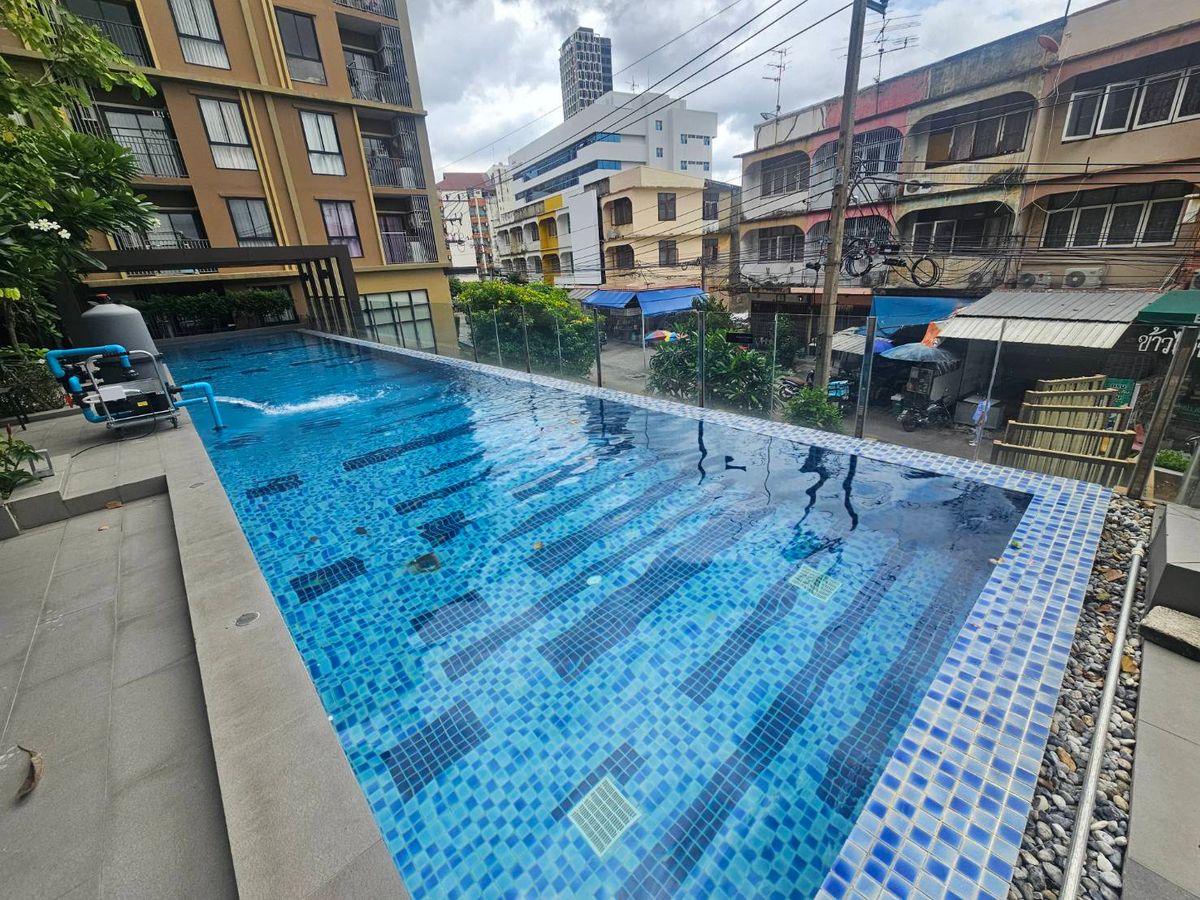 For RentCondoOnnut, Udomsuk : Beautiful swimming pool view, corner room, 2 bedrooms, 1 bathroom, The Tree Onnut Station