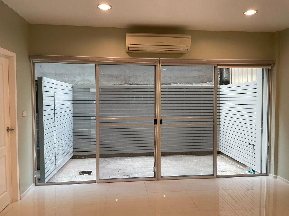 For RentTownhomePattanakan, Srinakarin : P-2754 Urgent rent! Townhome NOBLE Cube Development is ready.