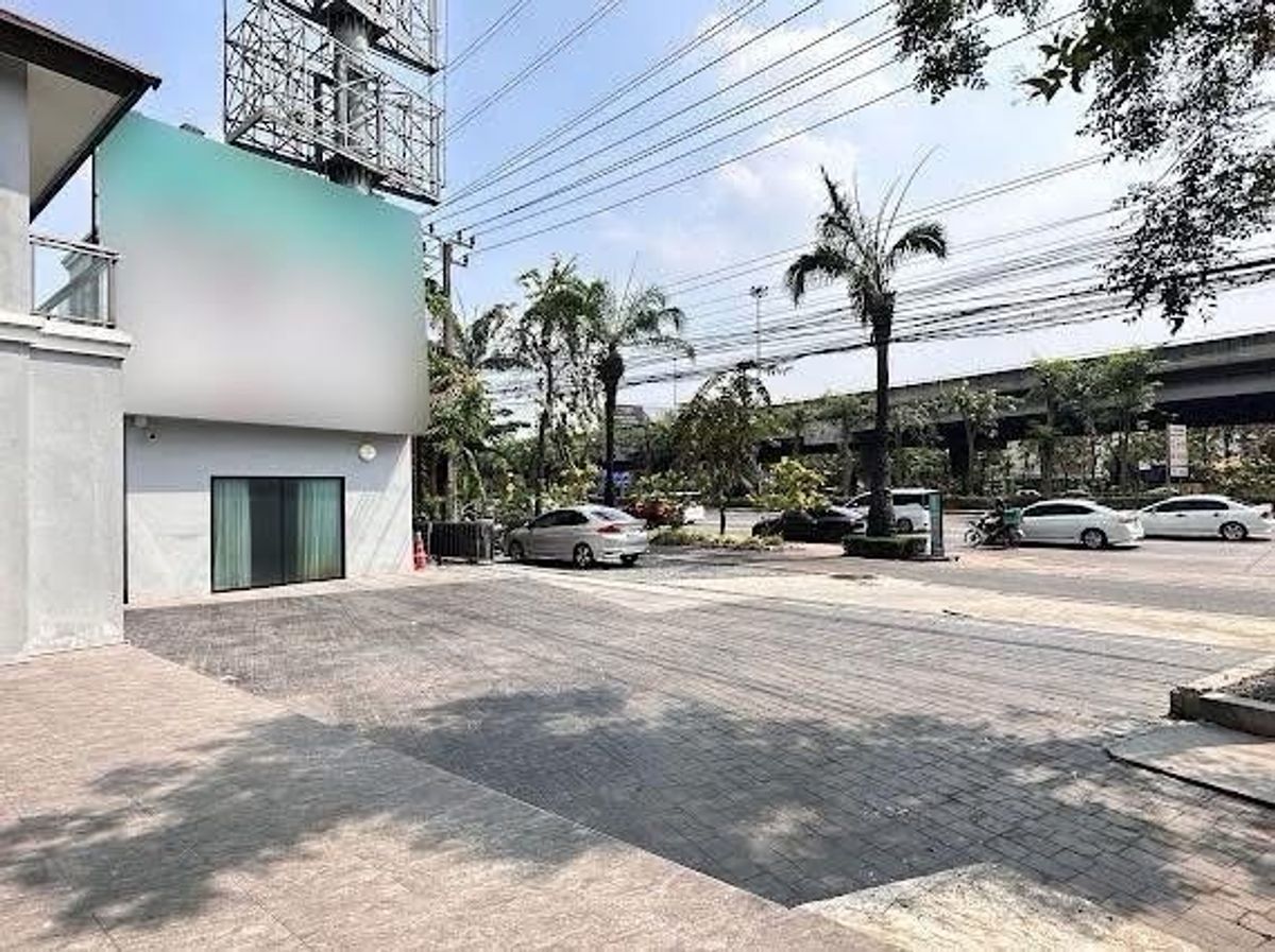 For RentRetail SpaceYothinpattana,CDC : Rent a house, do business, office clinic, spine, office, office, showroom Business emphasizes the storefront And guidelines Along the Ram Inthra Bangkok Express Road, 8 parking spaces