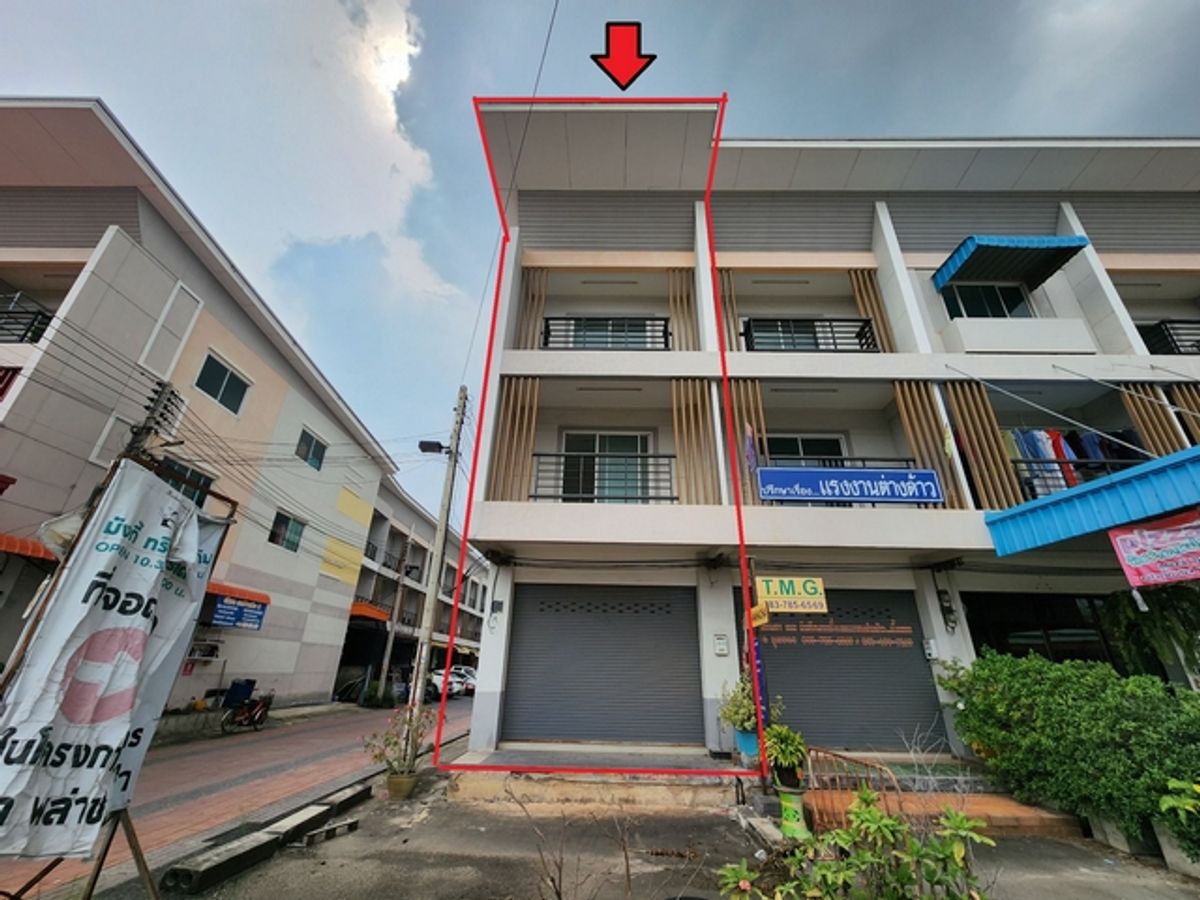 For RentShop HouseMahachai Samut Sakhon : 3 -storey commercial building for rent, corner room, 4 -lane road, Ket Plaza Rama 2 project, size 18 sq.w., Soi Phanai, suitable for opening an office