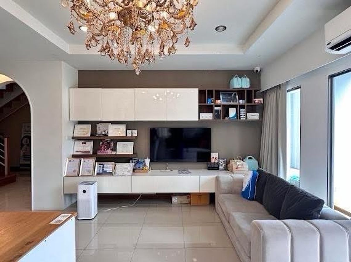 For RentRetail SpaceYothinpattana,CDC : Rent a house, do business, office clinic, spine, office, office, showroom Business emphasizes the storefront And guidelines Along the Ram Inthra Bangkok Express Road, 8 parking spaces