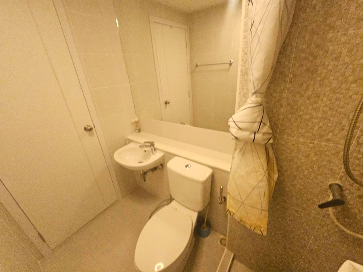 For RentCondoOnnut, Udomsuk : Beautiful swimming pool view, corner room, 2 bedrooms, 1 bathroom, The Tree Onnut Station