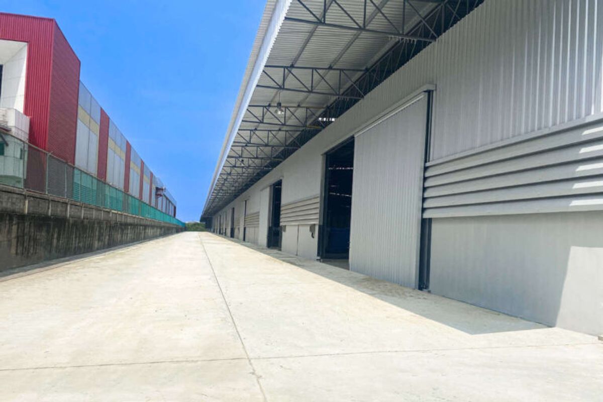 For RentWarehouseSamut Prakan,Samrong : For rent, Warehouse, Bang Na-Trat, Km. 22, Hua Hua Chorakhe Yai Subdistrict, Bang Sao Thong District, Samut Prakan area 5,376-6,048 sq.m.