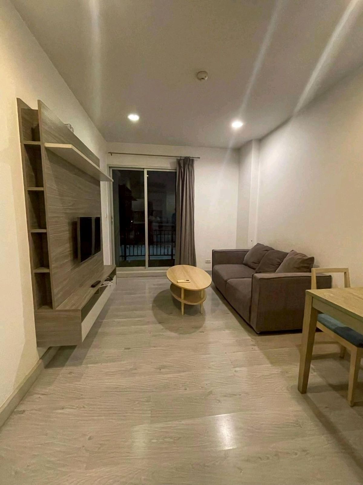 ขายคอนโดนวมินทร์ รามอินทรา : ปล่อยเช่า 12,000 ขาย 2.59 ล้าน
Chambers Ramintra  คอนโด Low rise ปลอดภัยจากแผ่นดินไหว 100 % ห้องขนาด 45.27 ตรม.อาคารc ชั้น21 ห้องนอน 1 ห้องน้ำ 1ห้องครัว  
มีเฟอร์และเครื่องใช้ไฟฟ้าครบทุกอย่าง