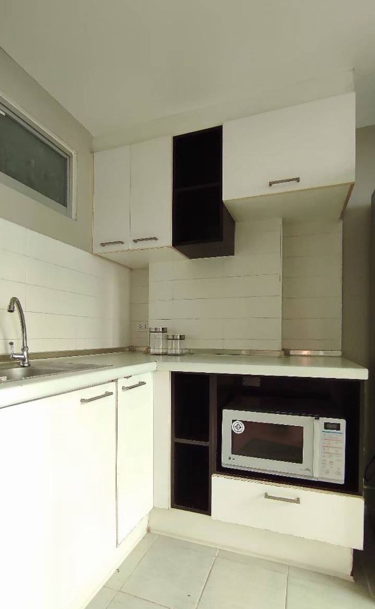 For RentCondoRatchadapisek, Huaikwang, Suttisan : Room available for rent: Lumpini Ville Cultural Center (Lumpini Ville Cultural Center). If interested in negotiating the price, add Line @condo168 (with @ in front as well)
