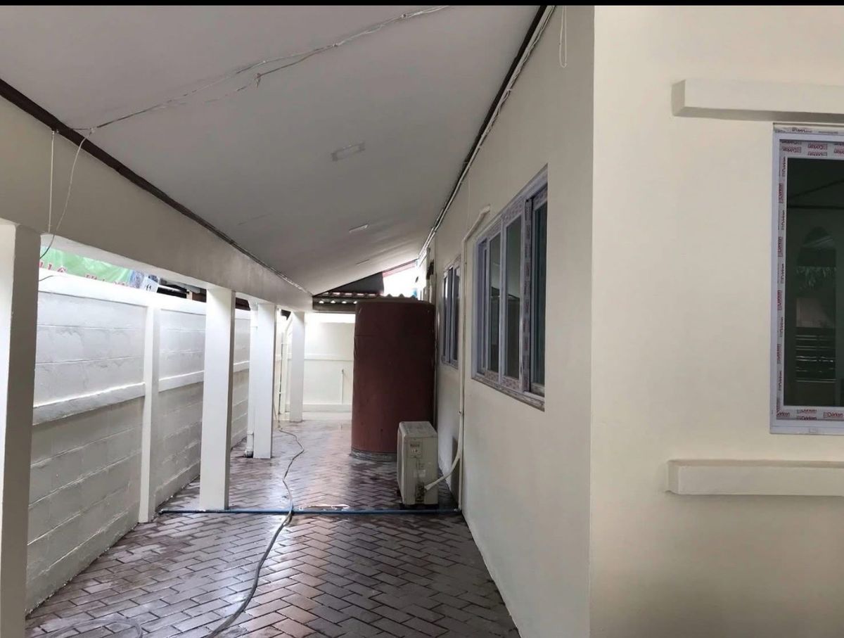 ขายบ้านรัชดา ห้วยขวาง : 📢👇 ขายด่วน! ราคาดีมาก ทำเลทองใจกลางห้วยขวาง บ้านชั้นเดียวครึ่ง เหมาะสำหรับอยู่อาศัย ปล่อยเช่าระยะยาว หรือทำ Airbnb