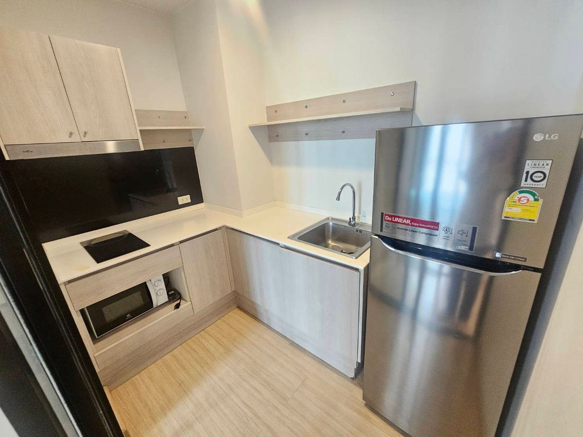 For RentCondoOnnut, Udomsuk : Beautiful swimming pool view, corner room, 2 bedrooms, 1 bathroom, The Tree Onnut Station