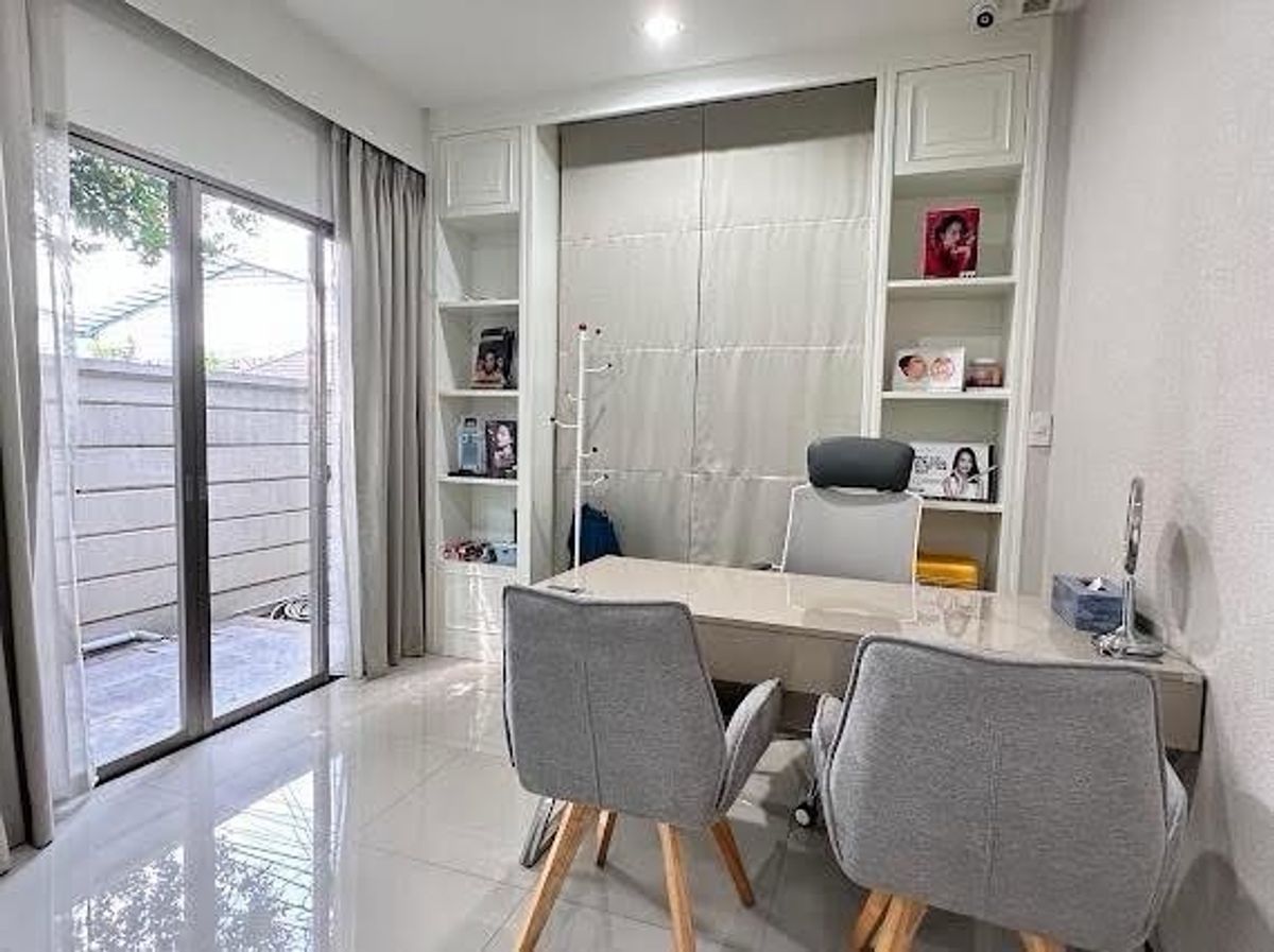 For RentRetail SpaceYothinpattana,CDC : Rent a house, do business, office clinic, spine, office, office, showroom Business emphasizes the storefront And guidelines Along the Ram Inthra Bangkok Express Road, 8 parking spaces