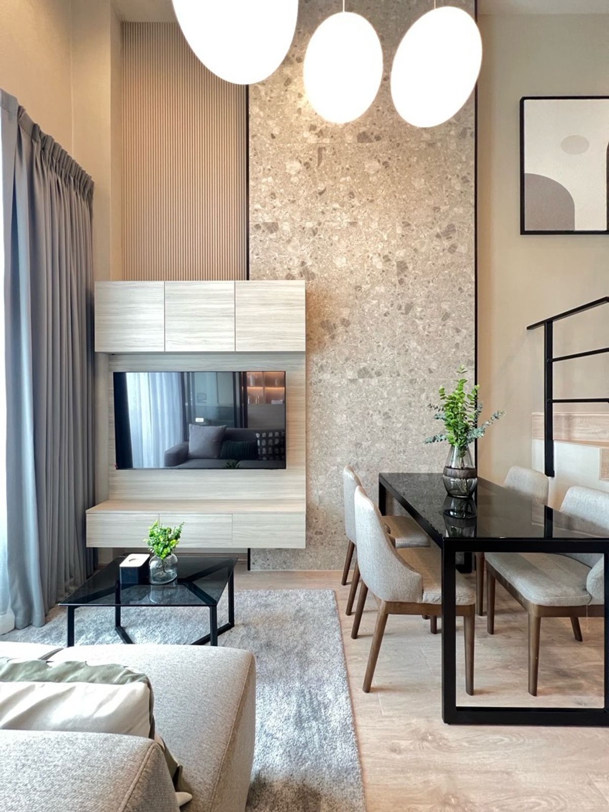 ให้เช่าคอนโดพระราม 9 เพชรบุรีตัดใหม่ RCA : ให้เช่า 1 Bedroom Plus ขนาด 52 ตรม. เพดานสูง ตกแต่งสวยมาก ห้องใหม่ไม่เคยเข้าอยู่ IDEO Rama9 Asoke เดินไป Central Rama9 ได้ สนใจเข้าชมห้องจริงได้ทุกวันค่า