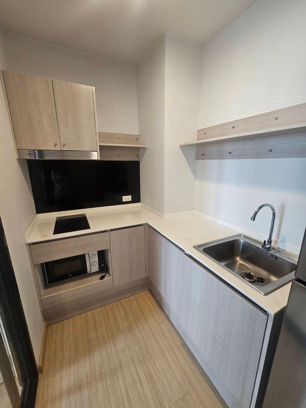 For RentCondoOnnut, Udomsuk : Beautiful swimming pool view, corner room, 2 bedrooms, 1 bathroom, The Tree Onnut Station