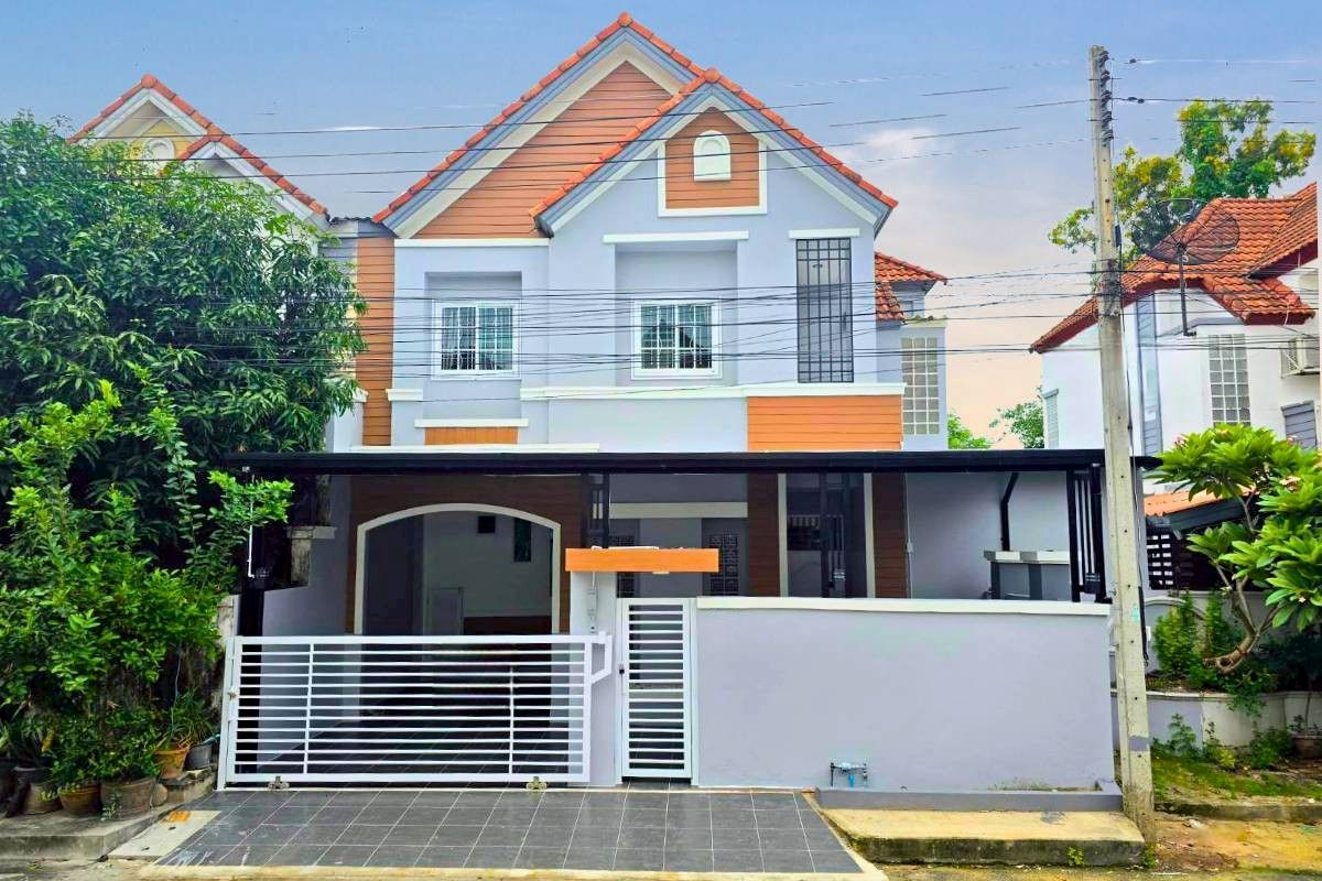 For SaleTownhomePathum Thani,Rangsit, Thammasat : Beautiful house, Lam Luk Ka, Khlong Si, next to Sai Sai Pracharat Road  Wararak Village