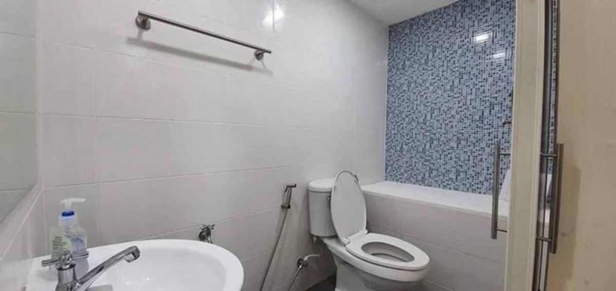 For SaleCondoSathorn, Narathiwat : Urgent sale, condo, corner room, ITF Silom Palace, size 147 sqm. Improve an office office near BTS Chong Nonsi only 200 meters.