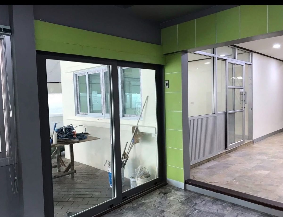 ขายบ้านรัชดา ห้วยขวาง : 📢👇 ขายด่วน! ราคาดีมาก ทำเลทองใจกลางห้วยขวาง บ้านชั้นเดียวครึ่ง เหมาะสำหรับอยู่อาศัย ปล่อยเช่าระยะยาว หรือทำ Airbnb