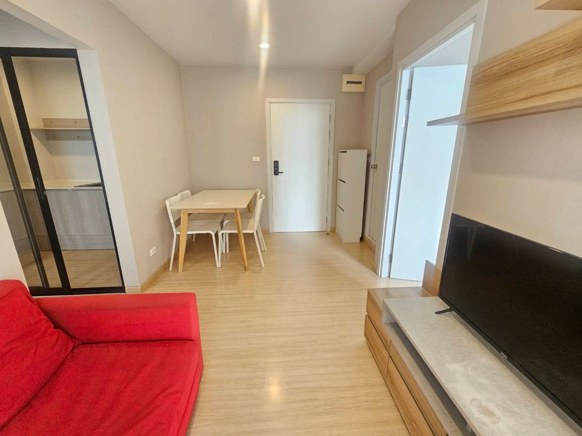 For RentCondoOnnut, Udomsuk : Beautiful swimming pool view, corner room, 2 bedrooms, 1 bathroom, The Tree Onnut Station