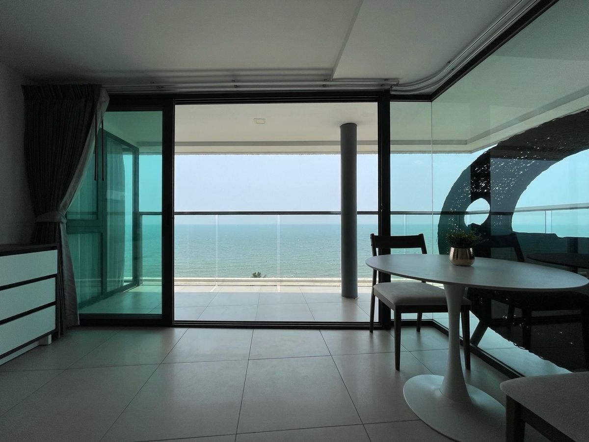 For SaleCondoPattaya, Bangsaen, Chonburi : Beachfront condo at na jomtien