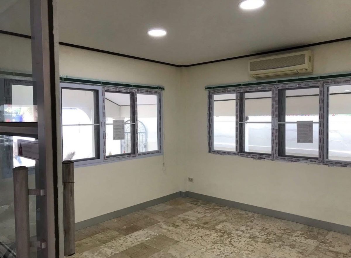 ขายบ้านรัชดา ห้วยขวาง : 📢👇 ขายด่วน! ราคาดีมาก ทำเลทองใจกลางห้วยขวาง บ้านชั้นเดียวครึ่ง เหมาะสำหรับอยู่อาศัย ปล่อยเช่าระยะยาว หรือทำ Airbnb