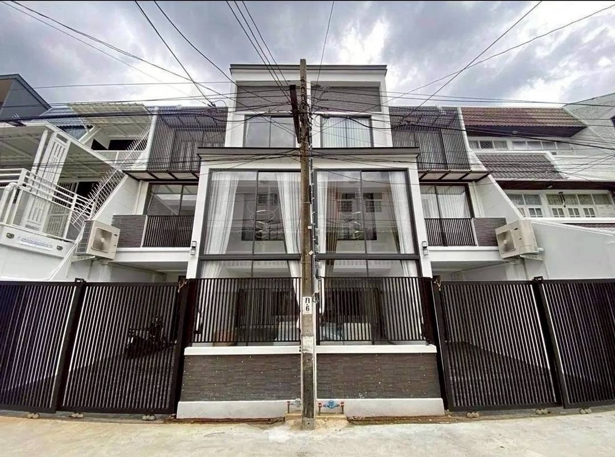 ให้เช่าทาวน์โฮมสุขุมวิท อโศก ทองหล่อ : ให้เช่า Townhome Luxury เอกมัย 22 , รีโนเวทเวทใหม่ทั้งหมด ✨🎇🏨位于Ekkamai 22的豪华联排别墅出租，经过全面翻新