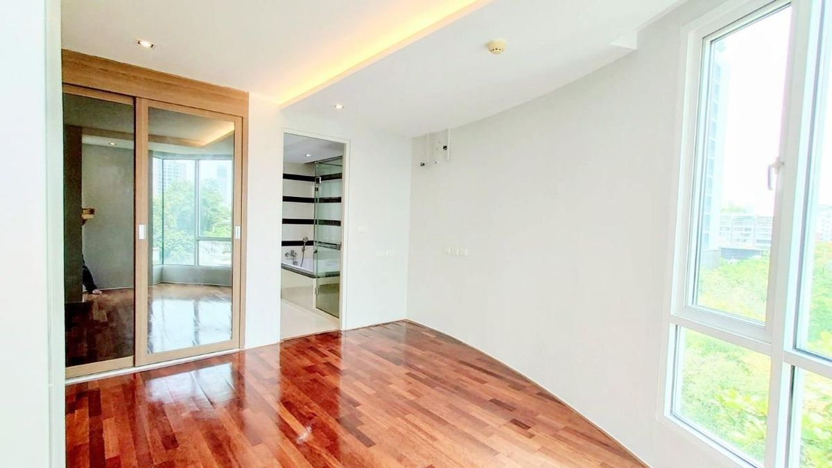 ขายคอนโดสุขุมวิท อโศก ทองหล่อ : ขาย Beverly 33 1 ห้องนอน ห้องมุม ชั้น 6 ขนาด 50 ตรม. รีโนเวทใหม่ ห่าง BTS พร้อมพงษ์ 300 ม.