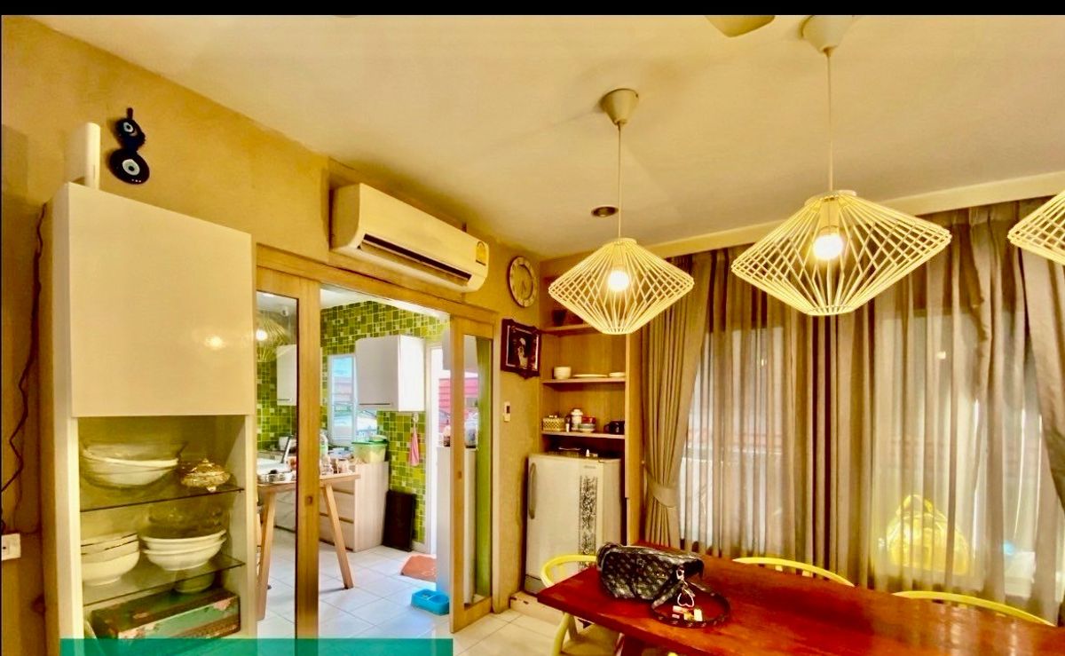 ขายบ้านพัฒนาการ ศรีนครินทร์ : บ้านเดี่ยว 2 ชั้น พร้อมเฟอร์นิเจอร์ทั้งหลัง พร้อมอยู่ได้ทันที ตั้งอยู่ในโครงการ The Plant พัฒนาการ ซอย 38 ใกล้ทางด่วนพัฒนาการ และเชื่อมต่อถนนศรีนครินทร์-สุขุมวิทได้สะดวก