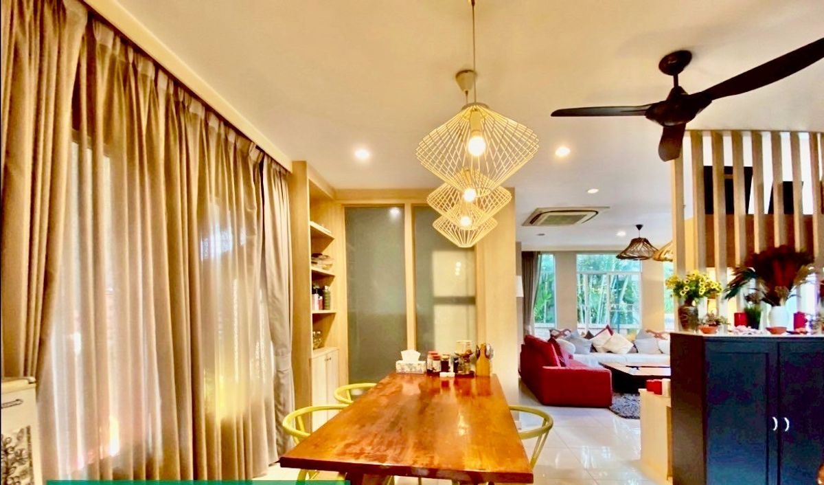 ขายบ้านพัฒนาการ ศรีนครินทร์ : บ้านเดี่ยว 2 ชั้น พร้อมเฟอร์นิเจอร์ทั้งหลัง พร้อมอยู่ได้ทันที ตั้งอยู่ในโครงการ The Plant พัฒนาการ ซอย 38 ใกล้ทางด่วนพัฒนาการ และเชื่อมต่อถนนศรีนครินทร์-สุขุมวิทได้สะดวก