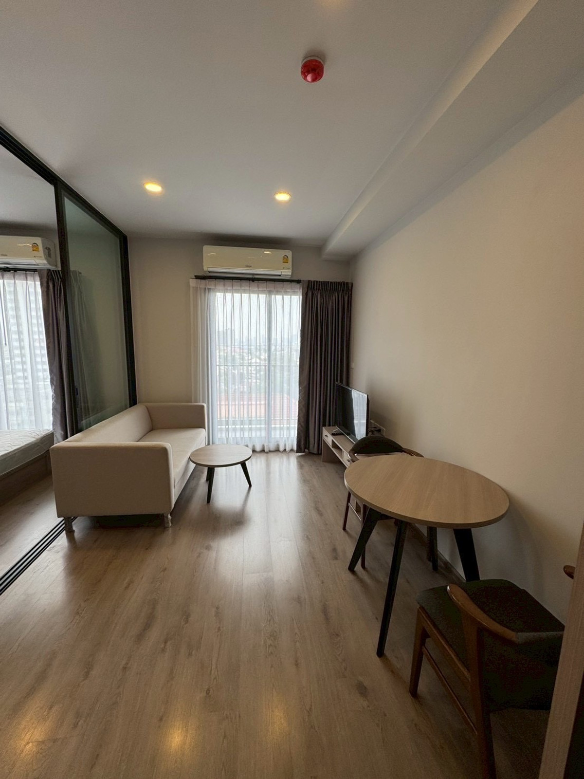 ให้เช่าคอนโดบางซื่อ วงศ์สว่าง เตาปูน : ให้เช่า ห้องมุม Chapter one flow Bangpo