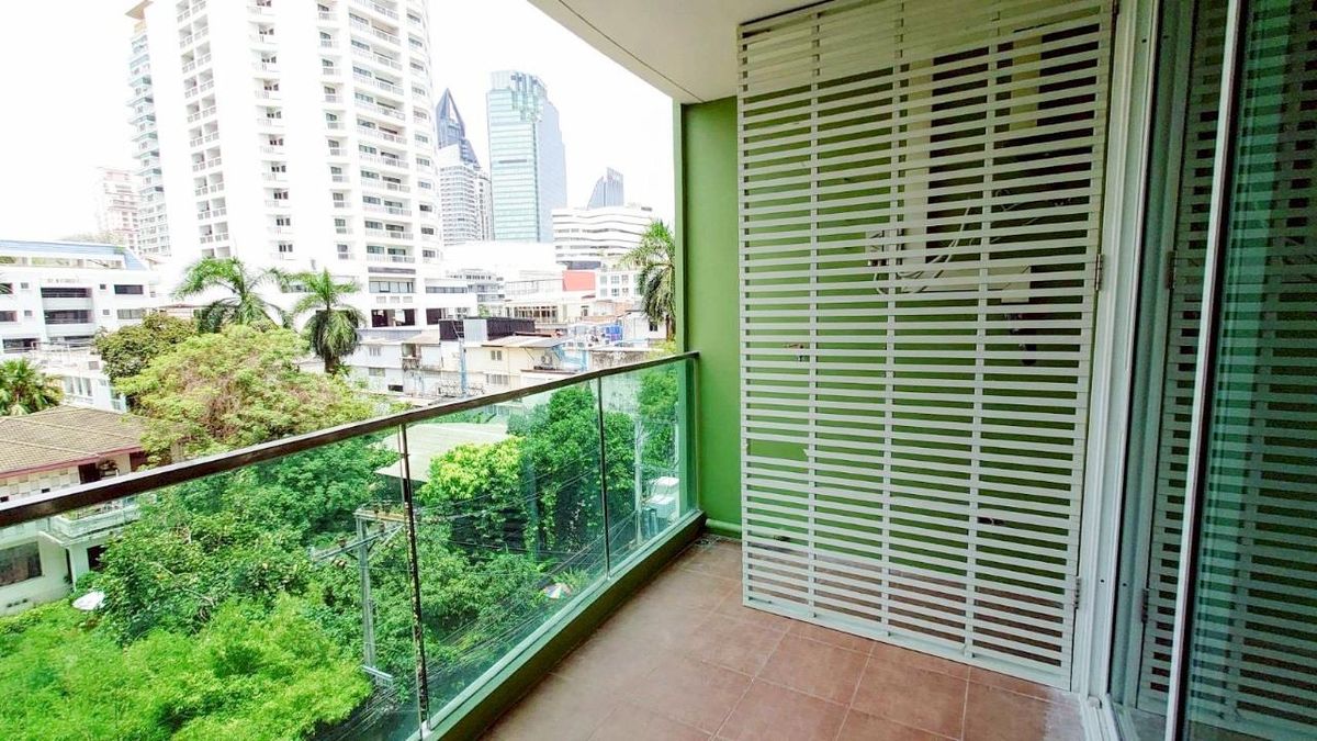 ขายคอนโดสุขุมวิท อโศก ทองหล่อ : ขาย Beverly 33 1 ห้องนอน ห้องมุม ชั้น 6 ขนาด 50 ตรม. รีโนเวทใหม่ ห่าง BTS พร้อมพงษ์ 300 ม.