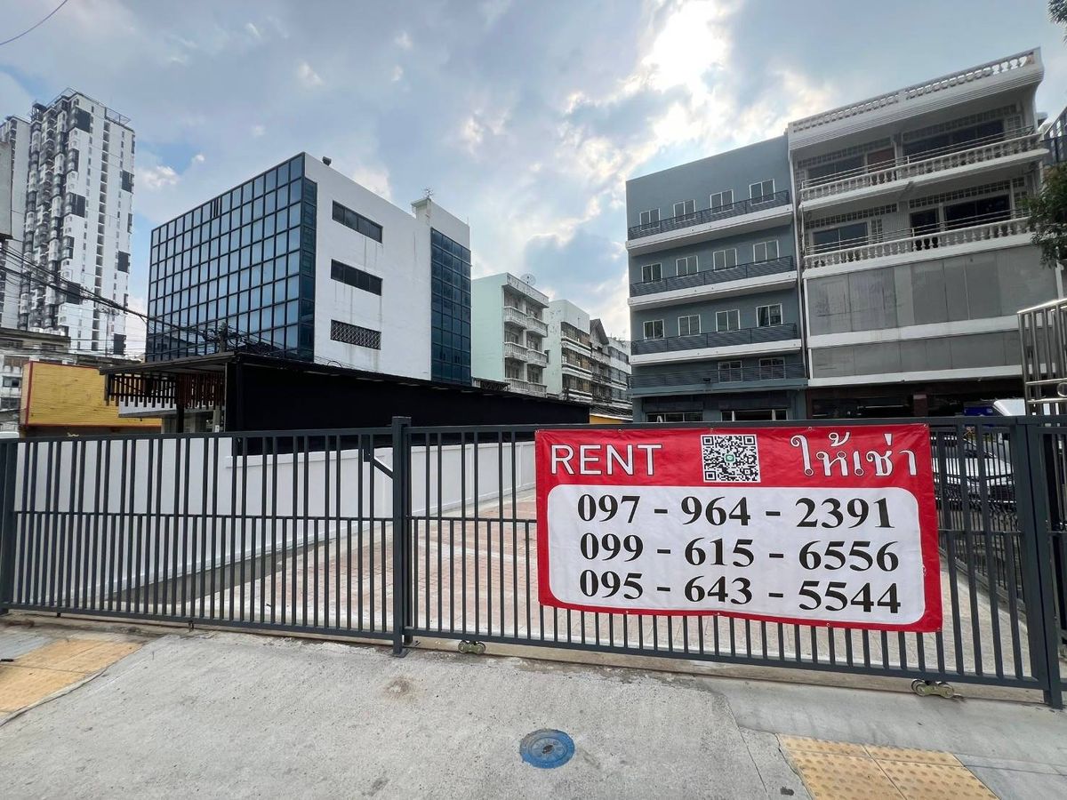 ให้เช่าอาคารพาณิชย์สะพานควาย จตุจักร : ให้เช่าอาคารพาณิชย์ 5 ชั้น 660 ตรม. ติดถนนรัชดาภิเษกซอย 9 ใกล้ The Mall ท่าพระ รีโนเวท พร้อมให้เข้าตกแต่ง 140,000/เดือน