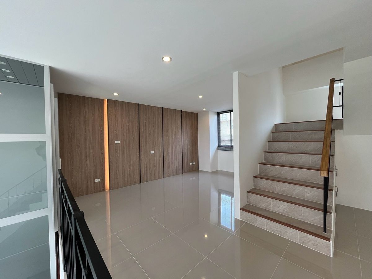 ให้เช่าโฮมออฟฟิศพระราม 3 สาธุประดิษฐ์ : ปล่อยเช่า โมเดิร์น โฮมออฟฟิศ สตูดิโอ ริมถนนใหญ่ พระราม 3 - รัชดาภิเษก แขวงบางโพงพาง เขตยานนาวา กรุงเทพมหานคร | จอดรถได้ 4 คัน | จดทะเบียนบริษัท หรือเช่าทำธุรกิจเชิงพาณิชย์ได้