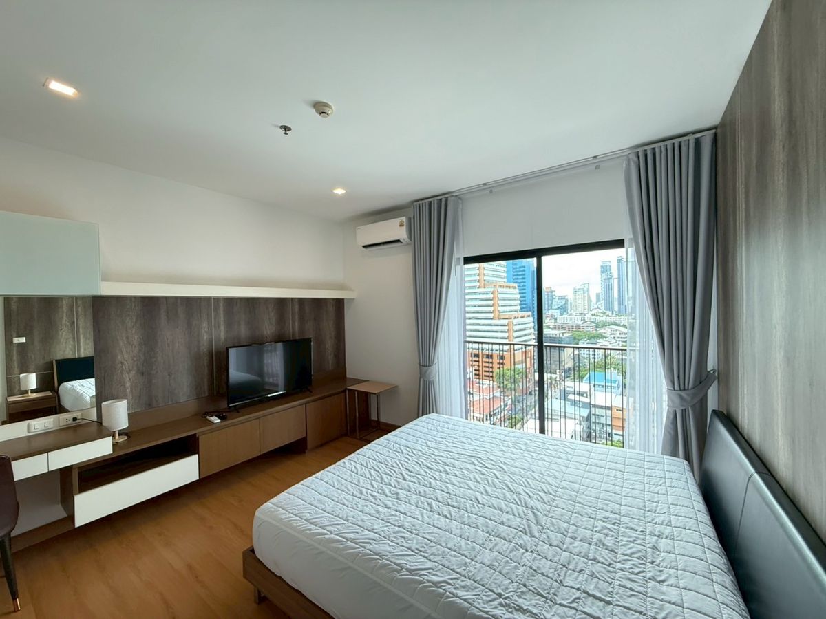 For RentCondoSukhumvit, Asoke, Thonglor : Rent a NOBLE REVEAL, a large bedroom. Comes with electrical appliances And complete furniture 💕