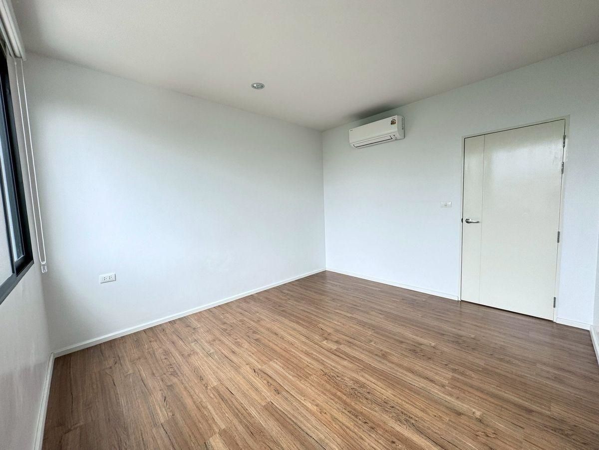 For RentTownhomeMin Buri, Romklao : Townhouse for rent ✨ Baan Klang Muang Rama 9-Krungthep Kreetha ✨ 2 bedrooms, 2 bathrooms, fully furnished and equipped with appliances.