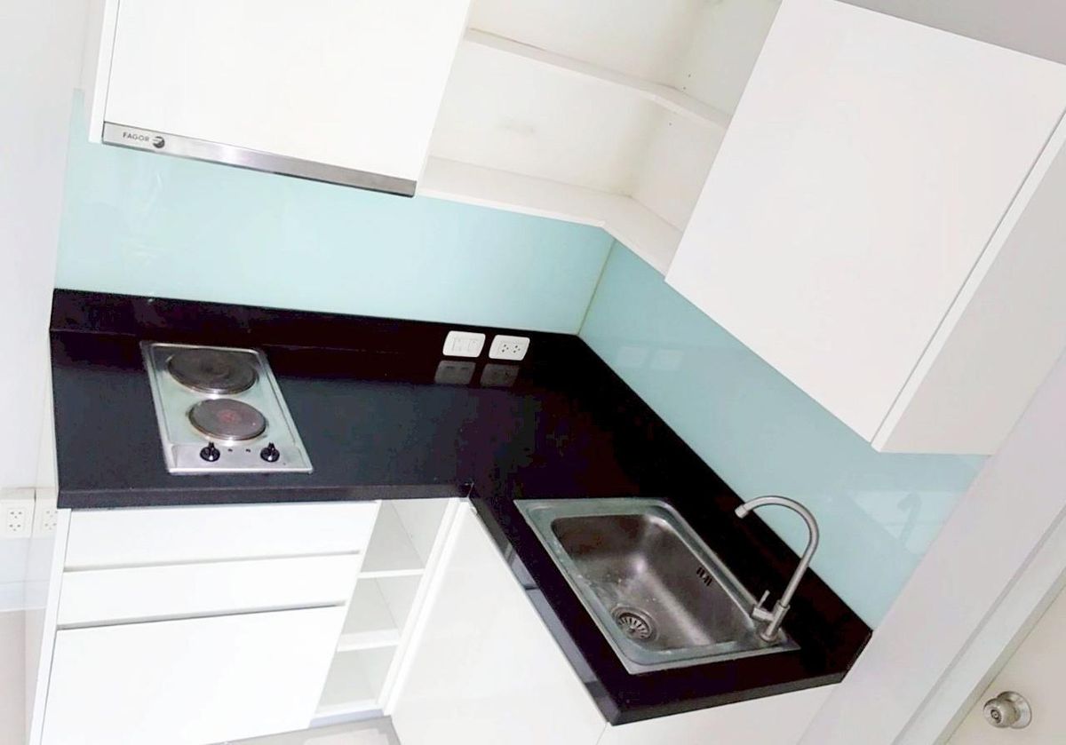 ขายคอนโดสุขุมวิท อโศก ทองหล่อ : ขาย Beverly 33 1 ห้องนอน ห้องมุม ชั้น 6 ขนาด 50 ตรม. รีโนเวทใหม่ ห่าง BTS พร้อมพงษ์ 300 ม.