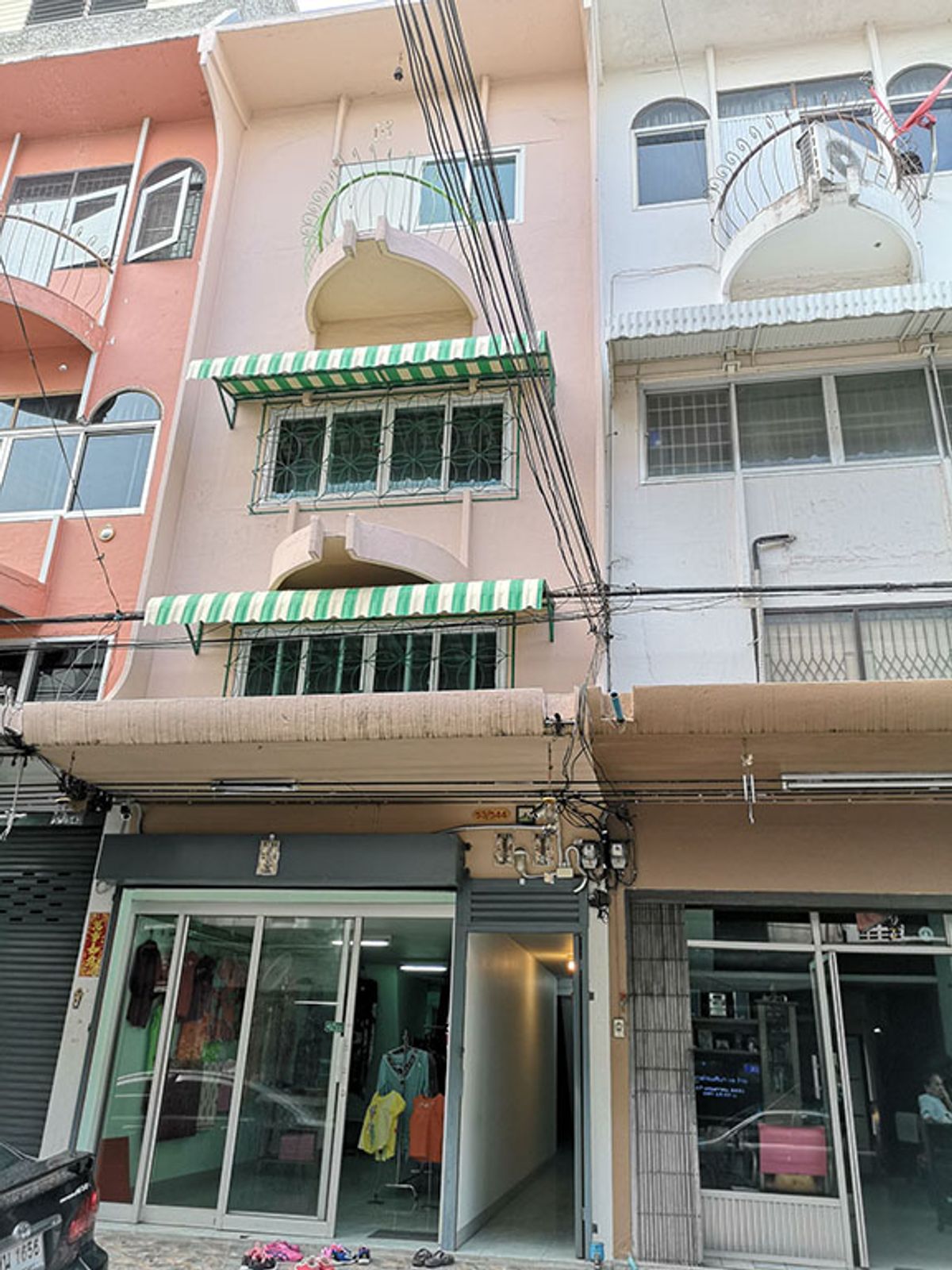 อาคารพาณิชย์นวมินทร์ รามอินทรา : เจ้าของขายเอง - ให้เช่า 1ร้านค้า/ออฟฟิศ-สำนักงาน(2ห้องน้ำ+1ห้องนอน) และชั้นบน มี2ห้องเช่า ห้องน้ำในตัวแต่ละชั้น + 1ห้องแม่บ้าน อยู่ต้นซอยนวมินทร์105 เช่าระยะยาวราคาพิเศษ