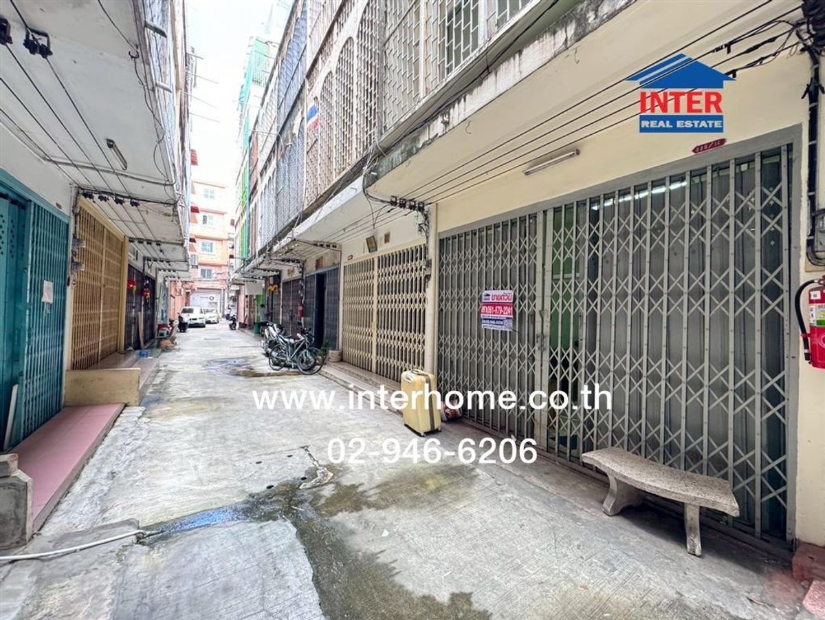 ขายอาคารพาณิชย์เยาวราช บางลำพู : อาคารพาณิชย์ 3 ชั้น 12.6 ตร.ว. อาคารพาณิชย์ ซอยตรอกเฟื่องทอง ใกล้เสาชิงช้า สนามหลวง ซอยตรอกเฟื่องทอง ถนนตีทอง เขตพระนคร กรุงเทพมหานคร