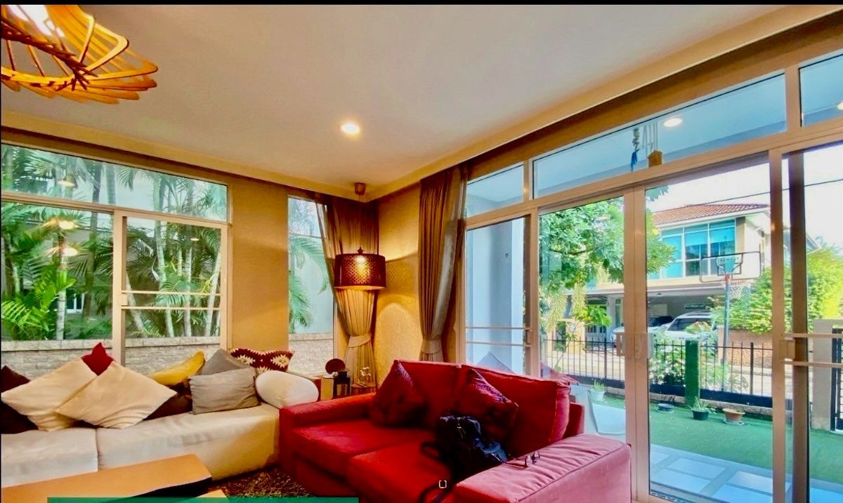 ขายบ้านพัฒนาการ ศรีนครินทร์ : บ้านเดี่ยว 2 ชั้น พร้อมเฟอร์นิเจอร์ทั้งหลัง พร้อมอยู่ได้ทันที ตั้งอยู่ในโครงการ The Plant พัฒนาการ ซอย 38 ใกล้ทางด่วนพัฒนาการ และเชื่อมต่อถนนศรีนครินทร์-สุขุมวิทได้สะดวก