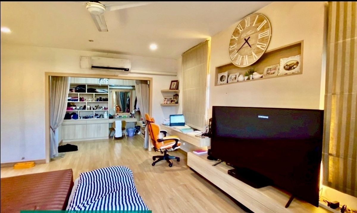 ขายบ้านพัฒนาการ ศรีนครินทร์ : บ้านเดี่ยว 2 ชั้น พร้อมเฟอร์นิเจอร์ทั้งหลัง พร้อมอยู่ได้ทันที ตั้งอยู่ในโครงการ The Plant พัฒนาการ ซอย 38 ใกล้ทางด่วนพัฒนาการ และเชื่อมต่อถนนศรีนครินทร์-สุขุมวิทได้สะดวก