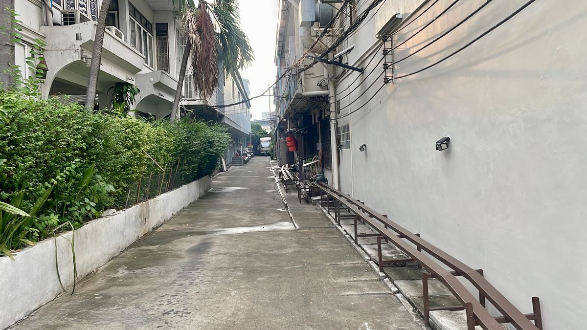 For SaleShop HousePinklao, Charansanitwong : [M6357] 2 commercial buildings, rare golden location, 23.50 sq.w., Krungthon Bridge (Sang Hi) near the Krung Thon Market for 2 minutes to the Riverside Bangkok Hotel.
