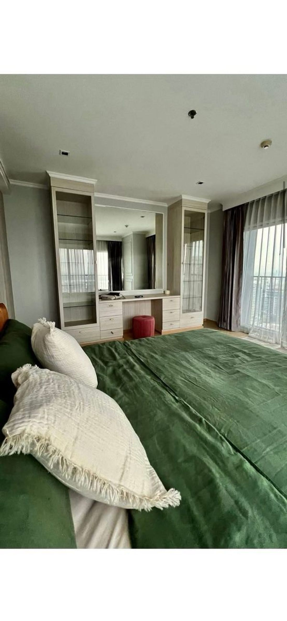 For RentCondoSukhumvit, Asoke, Thonglor : Condo for rent for NOBLE REMIX Thonglor Condo for rent. Ready to contact. Contact Line @goodmanpro or call 0999029192.