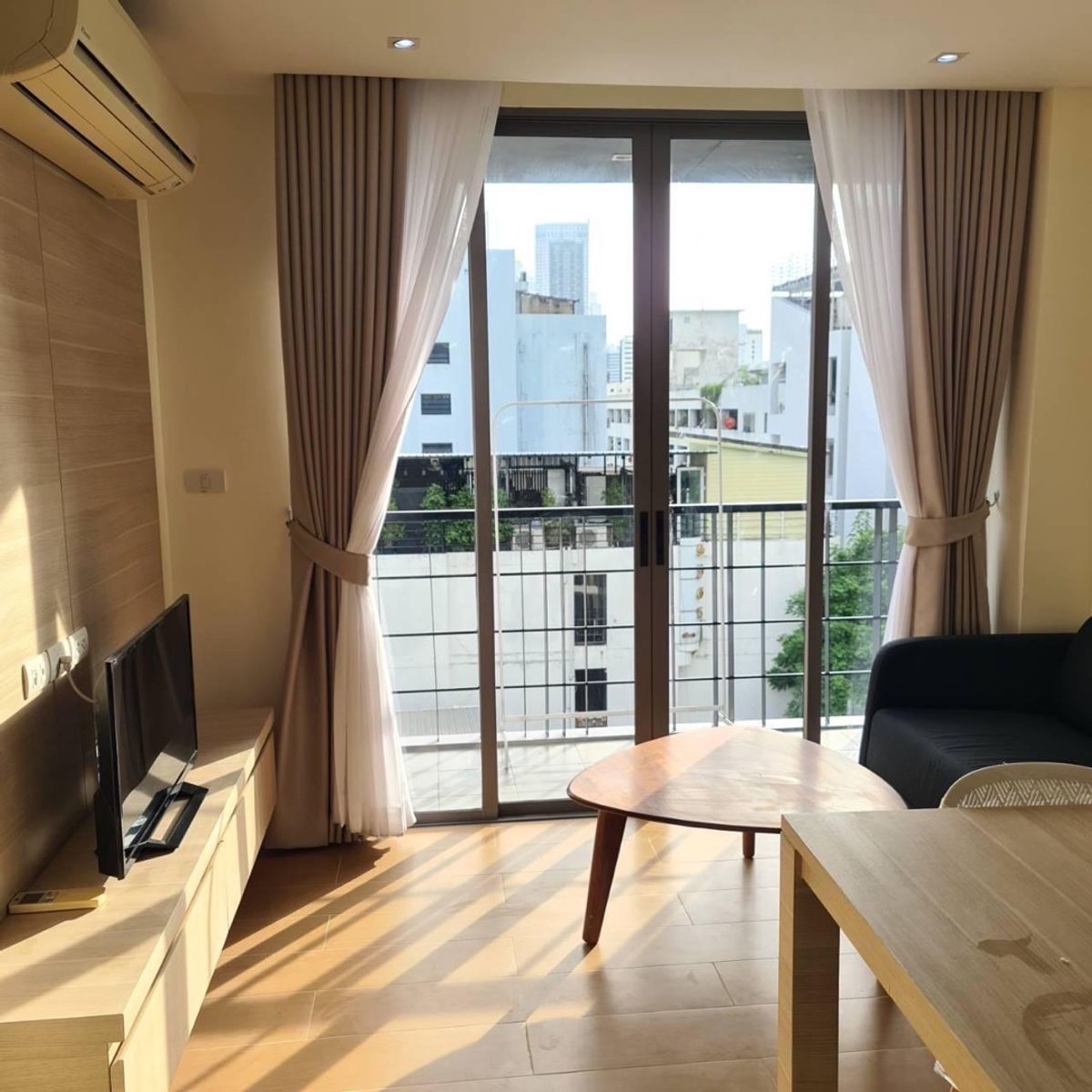 ให้เช่าคอนโดสีลม ศาลาแดง บางรัก : 2 Bedroom condo for rent at Klass Silom Condo Near MRT Silom