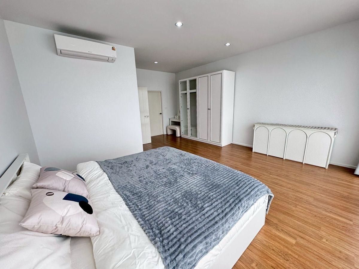 For RentTownhomeMin Buri, Romklao : Townhouse for rent ✨ Baan Klang Muang Rama 9-Krungthep Kreetha ✨ 2 bedrooms, 2 bathrooms, fully furnished and equipped with appliances.