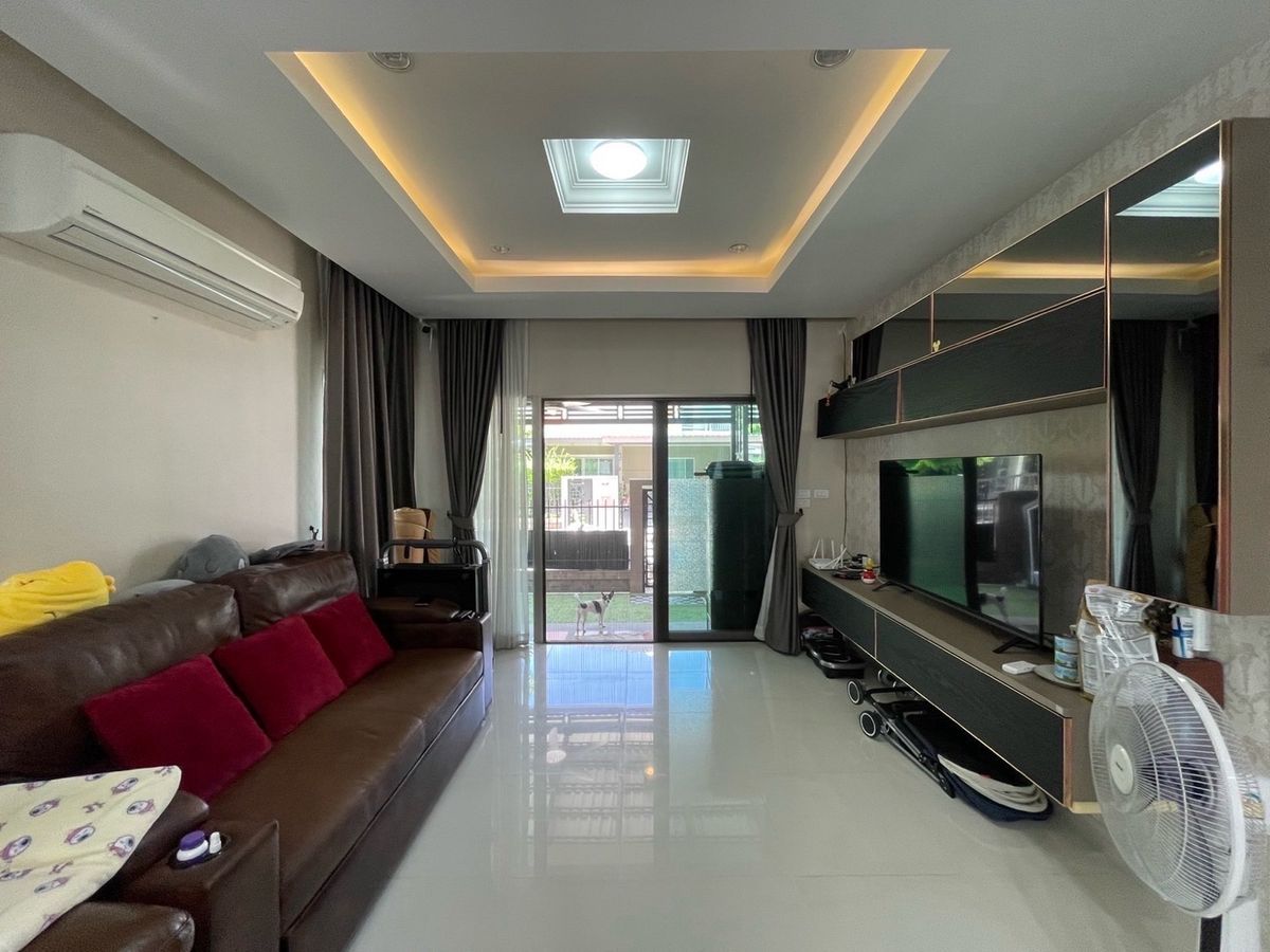 HousePattanakan, Srinakarin : Luxury house for sale, Phatthanakan 38 with 6% ROI tenant