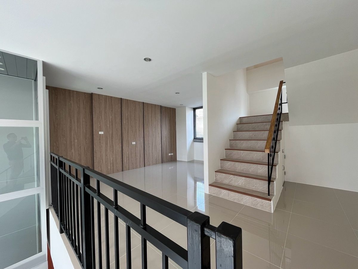 ให้เช่าโฮมออฟฟิศพระราม 3 สาธุประดิษฐ์ : ปล่อยเช่า โมเดิร์น โฮมออฟฟิศ สตูดิโอ ริมถนนใหญ่ พระราม 3 - รัชดาภิเษก แขวงบางโพงพาง เขตยานนาวา กรุงเทพมหานคร | จอดรถได้ 4 คัน | จดทะเบียนบริษัท หรือเช่าทำธุรกิจเชิงพาณิชย์ได้