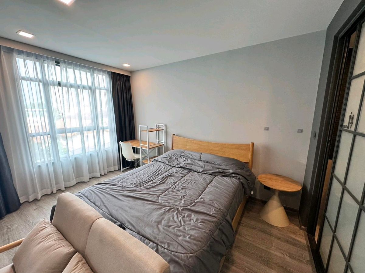 For RentCondoRatchadapisek, Huaikwang, Suttisan : Empty room for rent Maestro 19 Price 18,000 baht. Contact 0896823455.