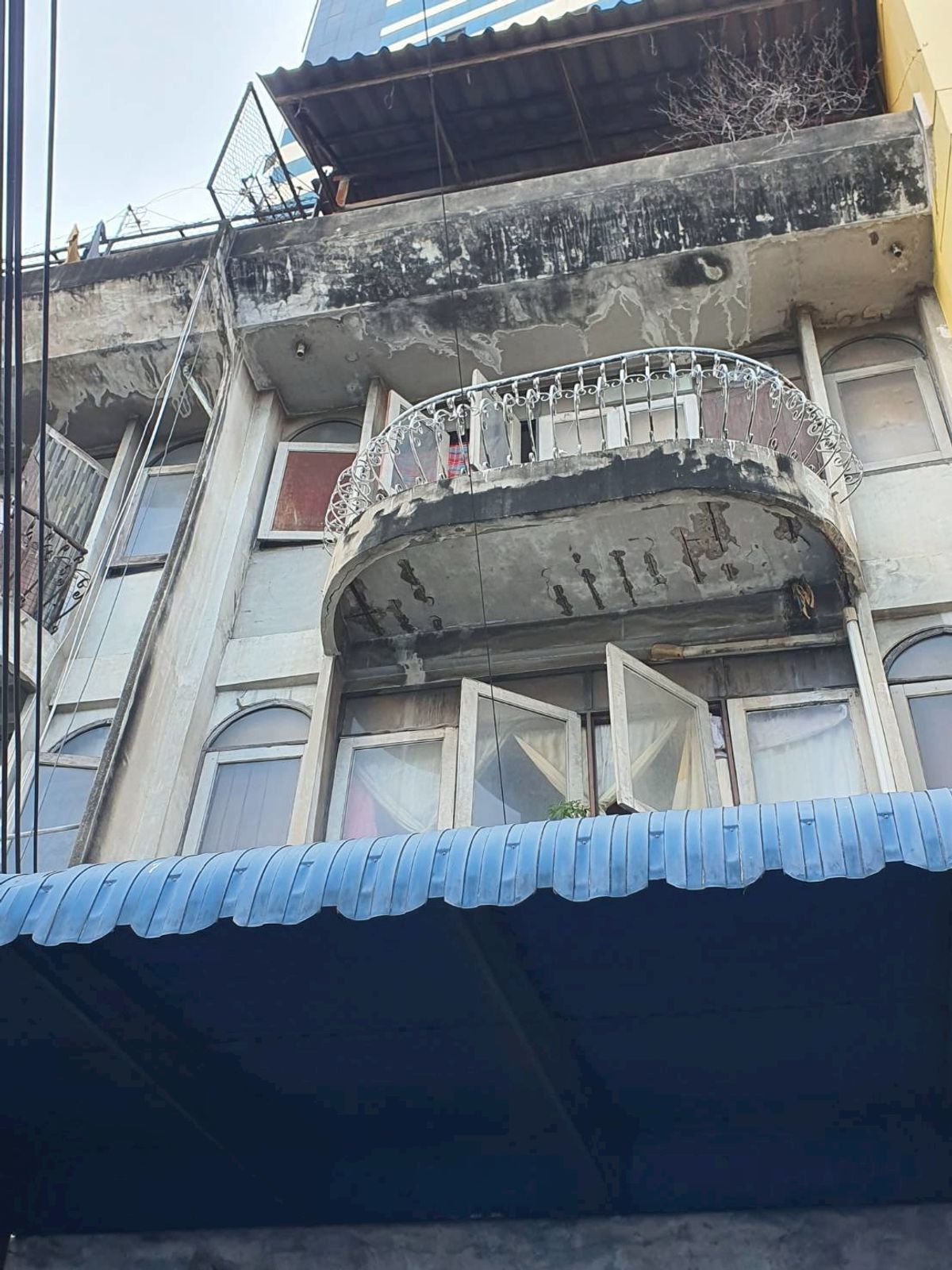 For SaleShop HouseRamkhamhaeng, Hua Mak : Selling a 3.5 -story building, Soi Ramkhamhaeng 65 (Soi Dam Thai), special price of only 3.9 million baht (N.1804)